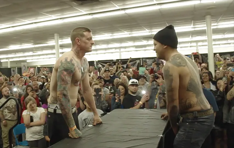 Een Slap Off wedstrijd kan toch niet goed zijn voor je bovenkamer?