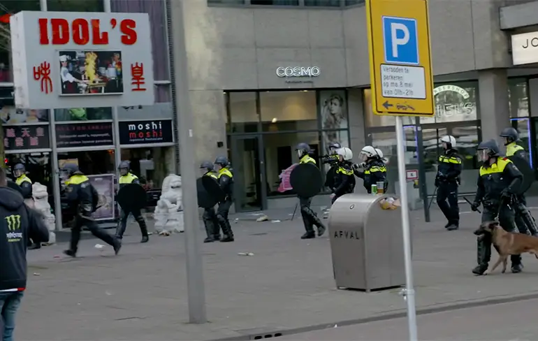 Een soort van de rellen Rotterdam 2017 achter de schermen van ME