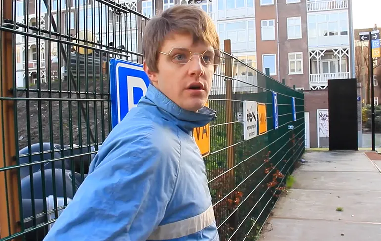 Een vraag aan iemand op straat: Waar moet u van huilon?