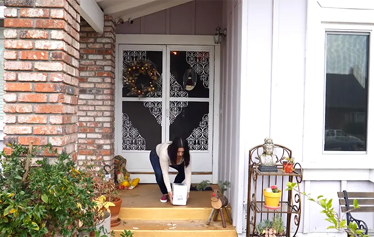 Een zeer creatief pakketje om pakjesdieven te grazen te nemen