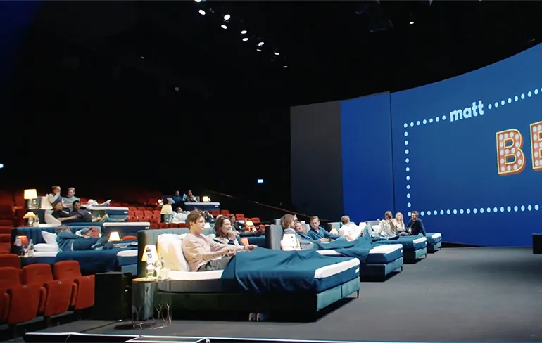 Eerste Nederlandse beddenbioscoop opent deuren in Amsterdam