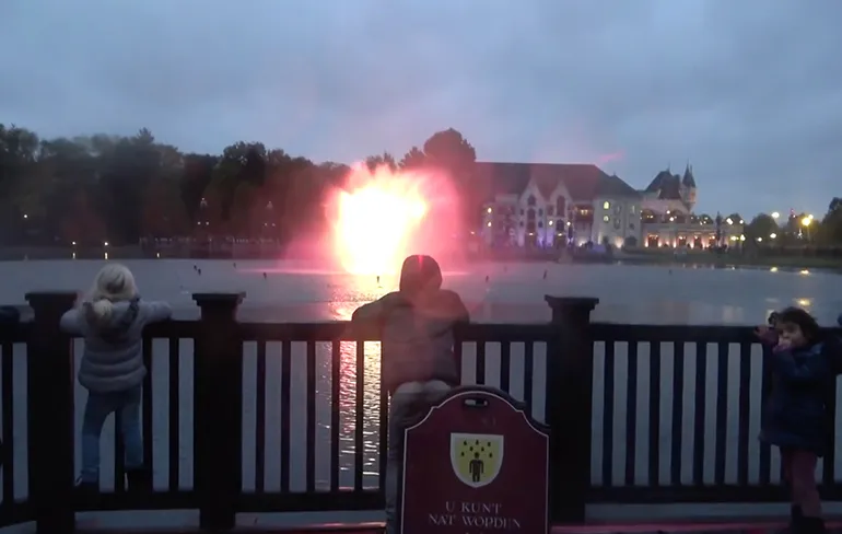 Efteling-bezoeker ontpopt zich tot aso na verzoek om afstand te houden