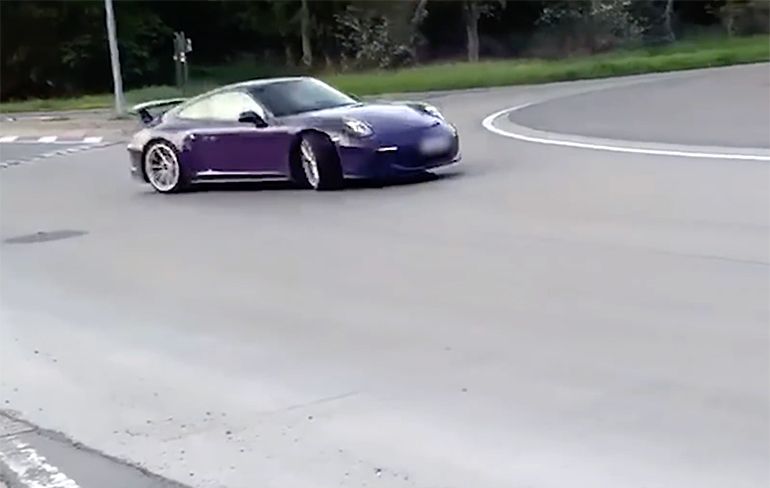 Eigenaar paarse Porsche riskeert hoge boete door rondje driften in Roeselare