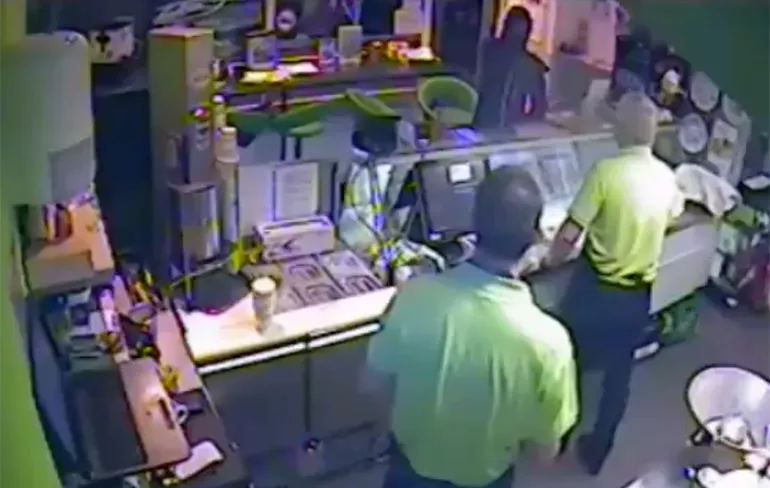 Eigenaar snackbar in Arnhem is niet onder indruk van overvaller