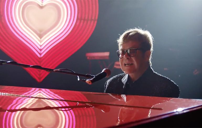 Elton John zorgt voor feel good gevoel in John Lewis kerst commercial