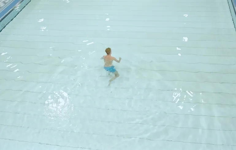 En daarom moet je nooit gaan zwemmen als je laxeermiddel hebt genomen