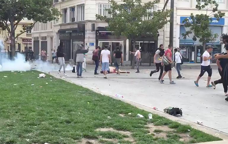 Engelse, Franse en Russische Hooligans maken het gezellig in Marseille