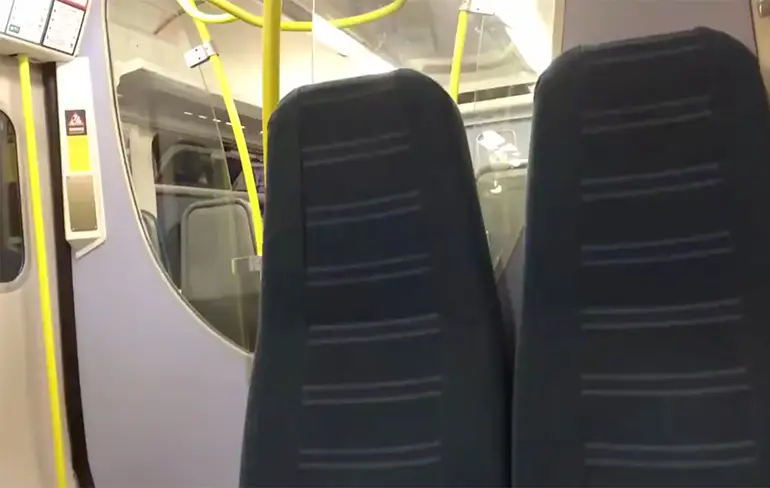 Engelse treinmachinist doet een hilarische huishoudelijke mededeling!