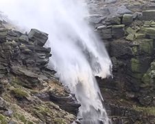 Engelse Waterval door wind geen waterval meer
