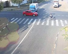 Engeltje redt fietser 2 keer in Russische Ljoebertsy