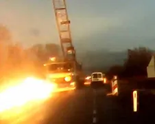 Enorme spectaculaire beelden ongeluk kraanwagen Werkendam