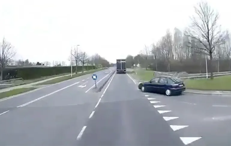 Er komt niets aan, dus ik trek lekker op... Oeps!