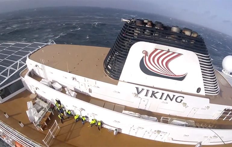 Evacuatie per helikopter van cruiseschip Viking Sky