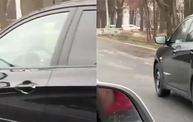 Even het momentje van twee genietende mannen in een auto verpesten