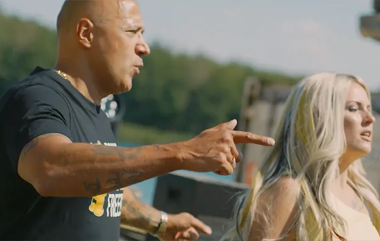 Even lekker beuken op "We Live Forever" van Bulletproof, Paul Elstak en Boogshe