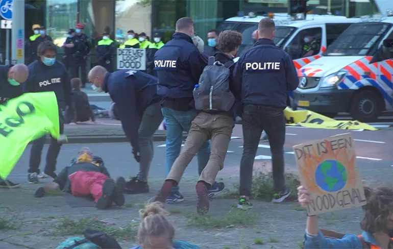 Extinction Rebellion leden zonder werk hadden weer mooi uitje op Zuidas