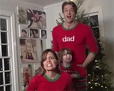 Familie Holdemess maakt muzikale kerstkaart video