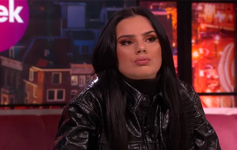 Famke Louise na  #IkDoeNietMeerMee uitzending weer bij Jinek