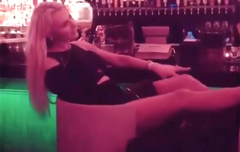 Fetish in de kroeg: Eh, misschien moet je dit gewoon lekker thuis doen