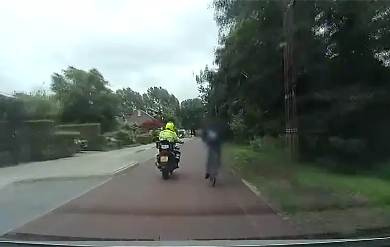 Fietsendief in Nieuwegein gaat voor een nat pak