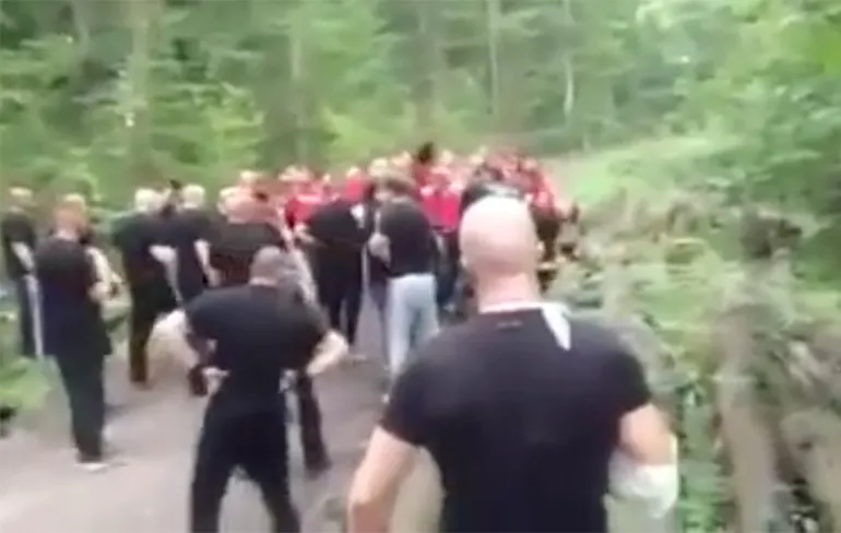 Fightclub: 30 Feyenoord Hooligans vs 30 AUE Hooligans