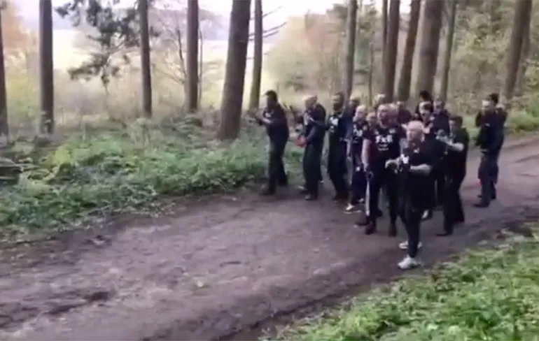Fightclub: Feyenoord Hooligans vs AS Nancy Hooligans in donker bos