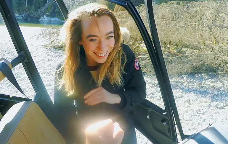 Figuurschaatster Elizabeth Putnam doet haar ding op bevroren meer