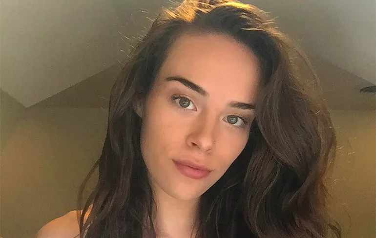 Fitness Blogster scheert zich niet meer en laat behaarde lichaam zien