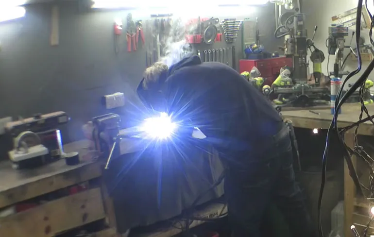 Colin Furze creëert centrifugale kalkoen kook machine