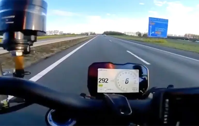 Gang is alles: Lekker met ruim 290 kilometer per uur scheuren