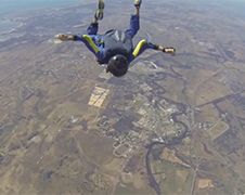 Gast valt flauw tijdens parachutesprong