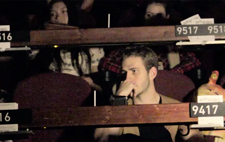 Gasten laten vriend geloven dat hij naar speciale vertoning Star Wars gaat