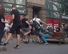 Gay koppeltje aangevallen met pepperspray in Kiev