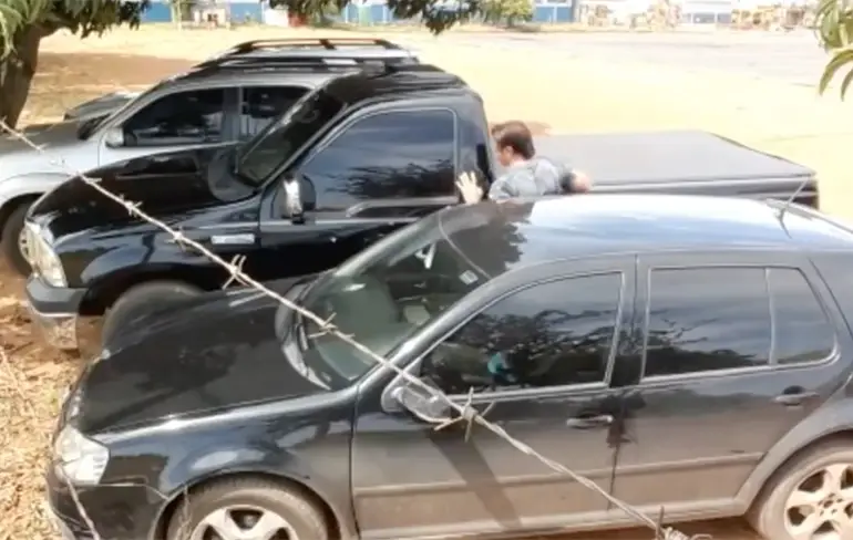 Geklooi als een boerenkinkel te dicht bij je auto heeft geparkeerd