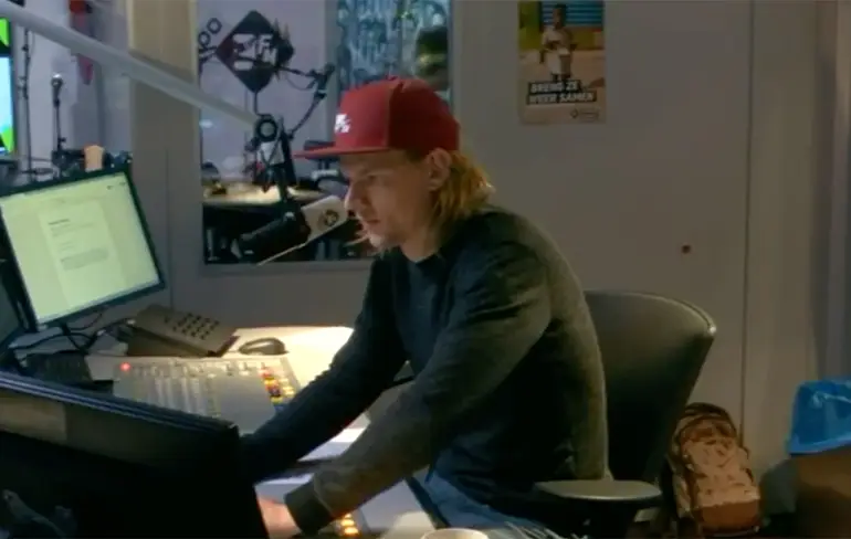 Geniaal: Giel Beelen "hackt" uitzending 3FM