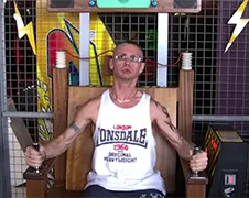 Geordie Eddie neemt plaats op elektrische stoel