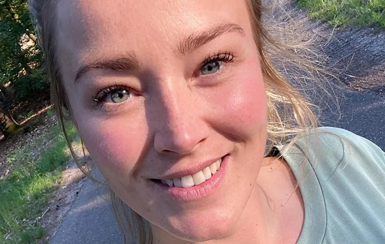 Geraldine Kemper maakt dag nog heter met topless foto op Instagram