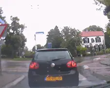 Gevaarlijke inhaalmanoeuvre en remactie in Twello