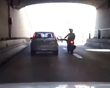 Gevalletje karma voor trappende motorrijder