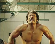 Geweldige over the top Bodybuilder Bollywood scene
