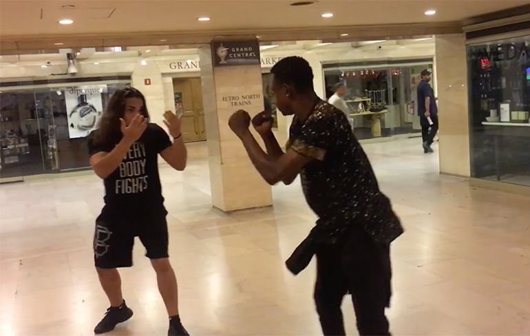 Gewoon een vechtpartij om 6 uur 's ochtends op Grand Central Station NY