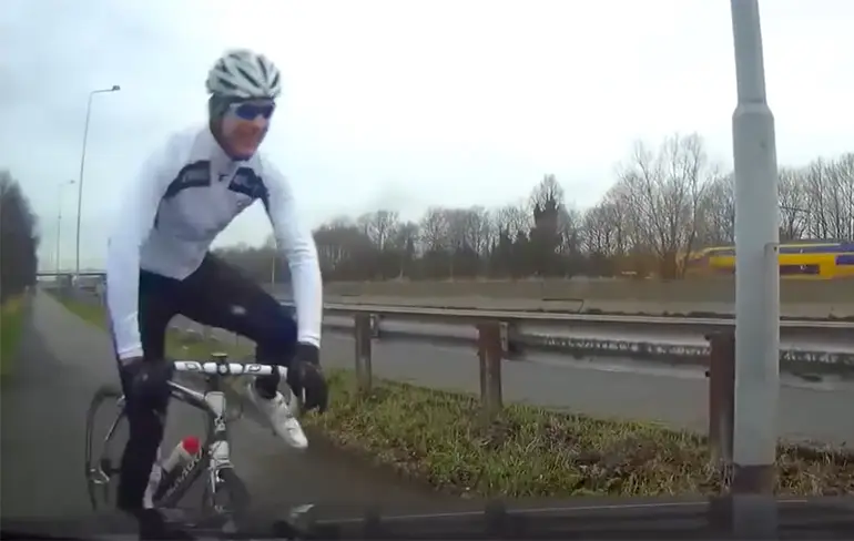 Gewoon een verzameling wegmisbruikers vastgelegd door Nederlandse dashcams