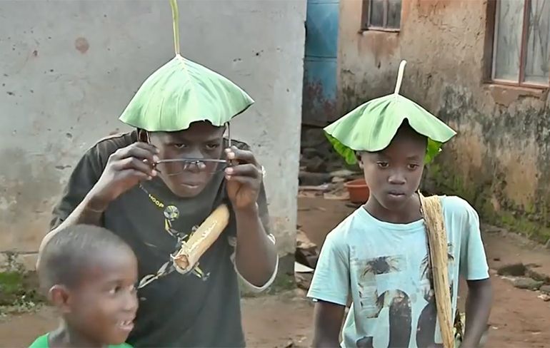 Gewoon een vrolijke videoclip uit Oeganda!