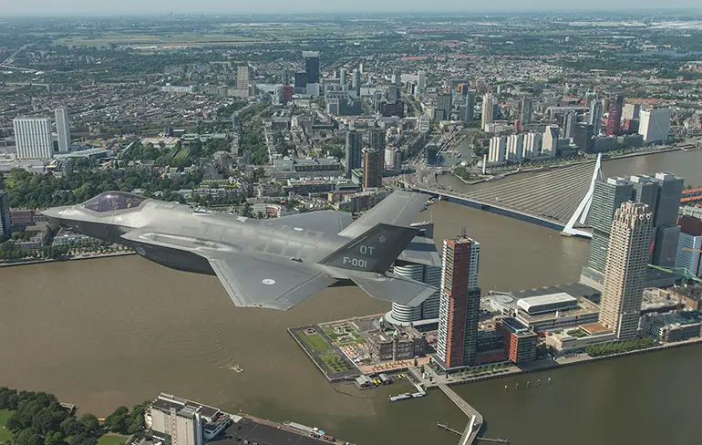 Gewoon hele mooie foto's van de JSF boven Nederland