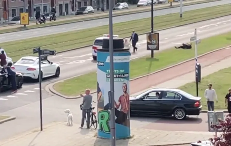 Gezellige trouwstoet in Rotterdam: Agent hersenschudding geslagen