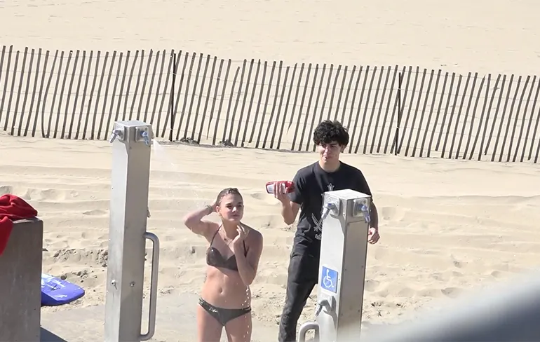 Gloeiende, die shampoo blijft maar schuimen!