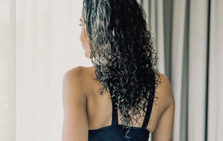 Gluren naar de killerbody billen van Fajah Lourens is helemaal geen straf