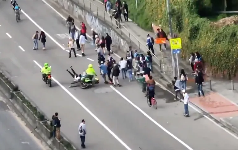 Go Skateboarding Day in Colombiaanse stad Bogota loopt uit de hand