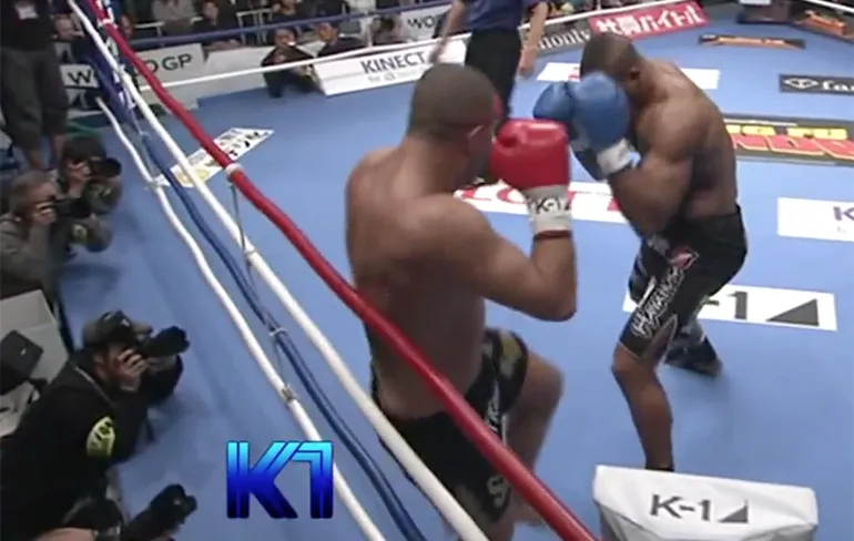 Gokhan Saki daagt Rico Verhoeven uit en vecht wel met één arm!