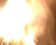 Gooi eens wat koffiemelk in een vuurkorf!
